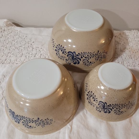 Pyrex Homestead Mixing Bowls Set - Picture 7 of 10